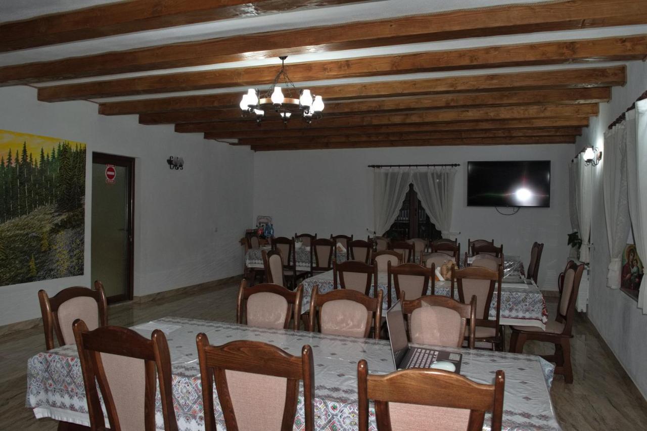 Conacul Cosaului Hotel Feresti Exterior foto