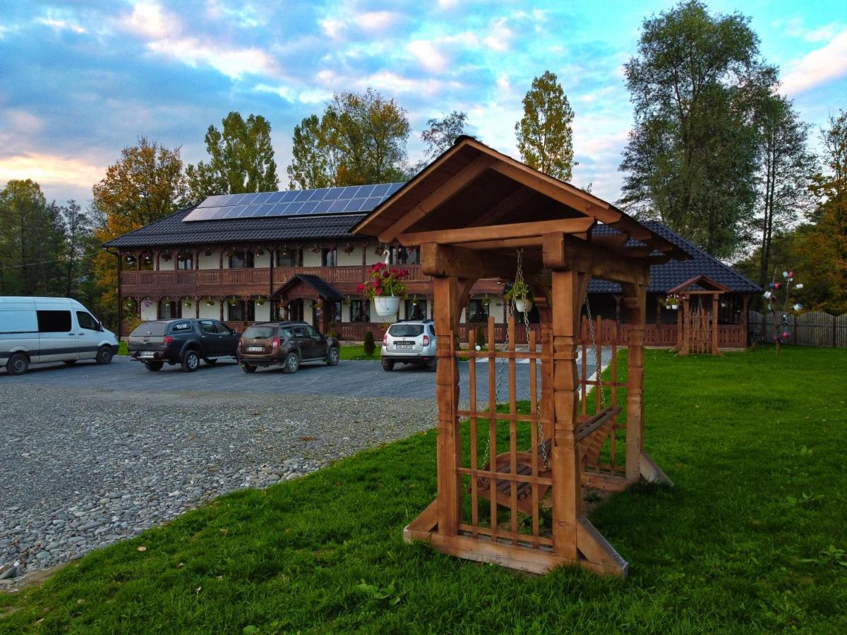 Conacul Cosaului Hotel Feresti Exterior foto