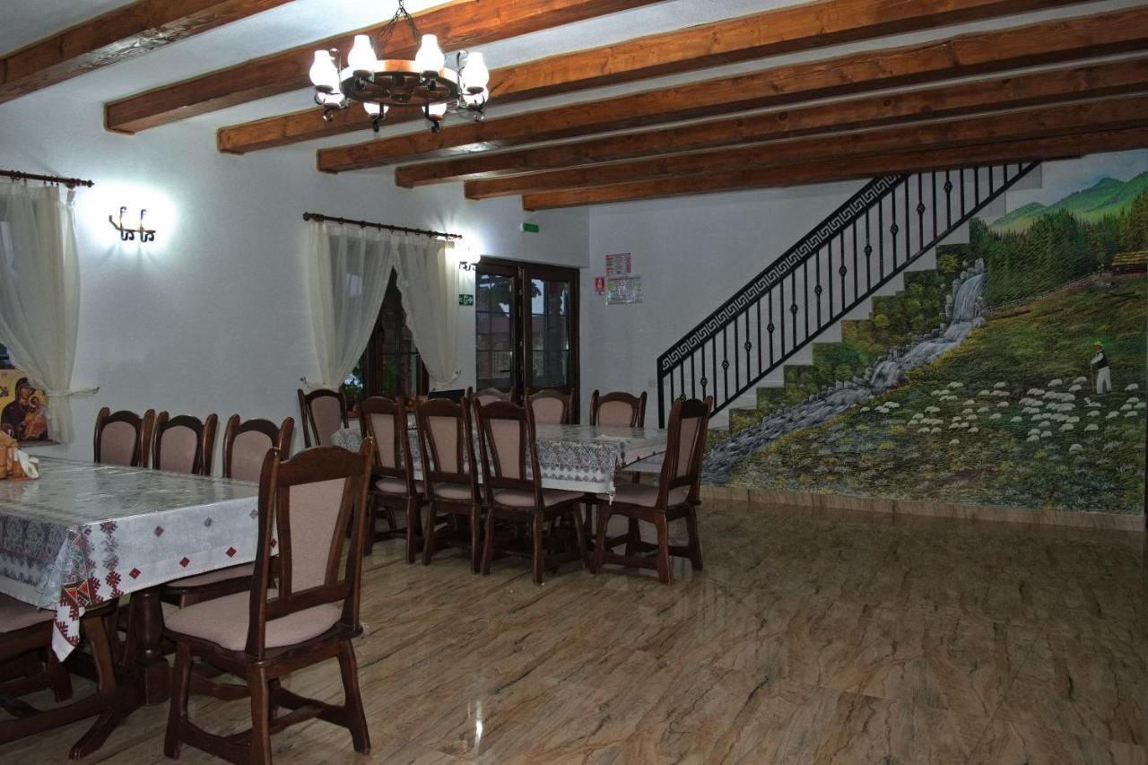 Conacul Cosaului Hotel Feresti Exterior foto