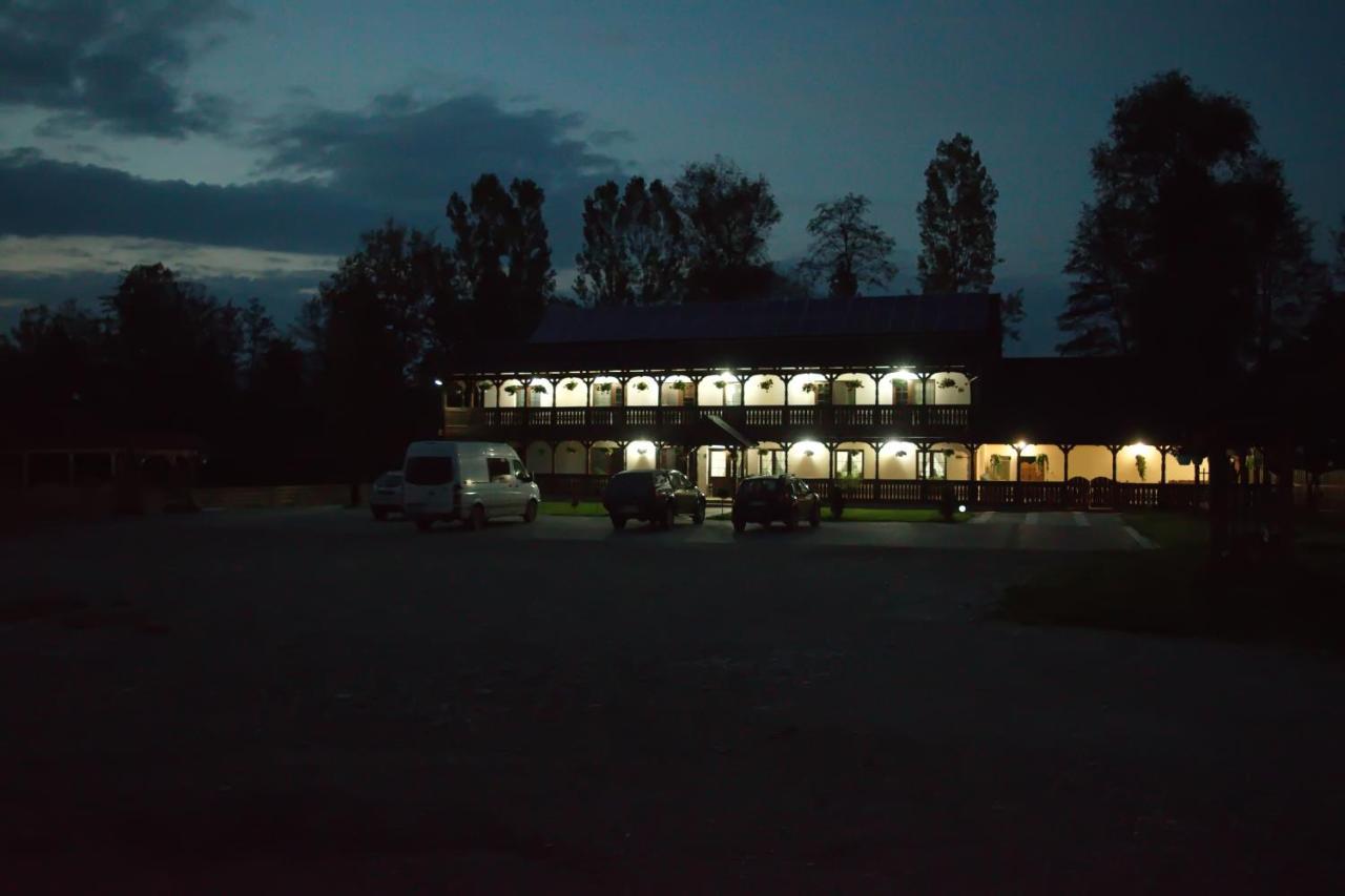 Conacul Cosaului Hotel Feresti Exterior foto