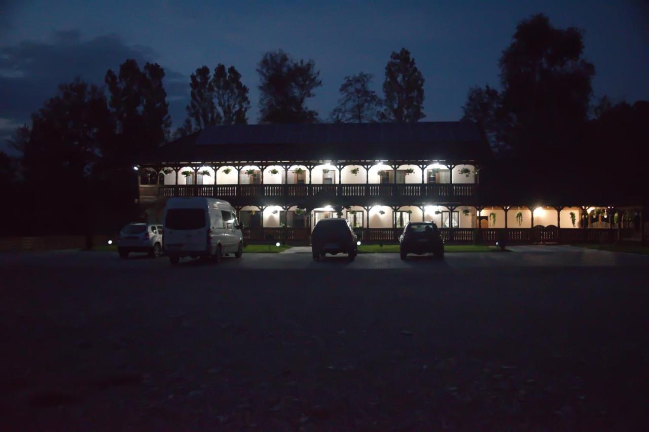 Conacul Cosaului Hotel Feresti Exterior foto